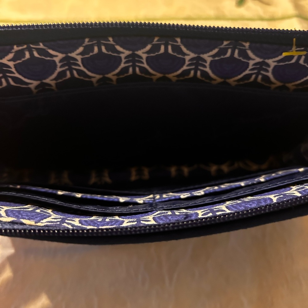 Vera Bradley Blue and White blue cobalt tile Quilted Wallet wristlet - Picture 3 of 4